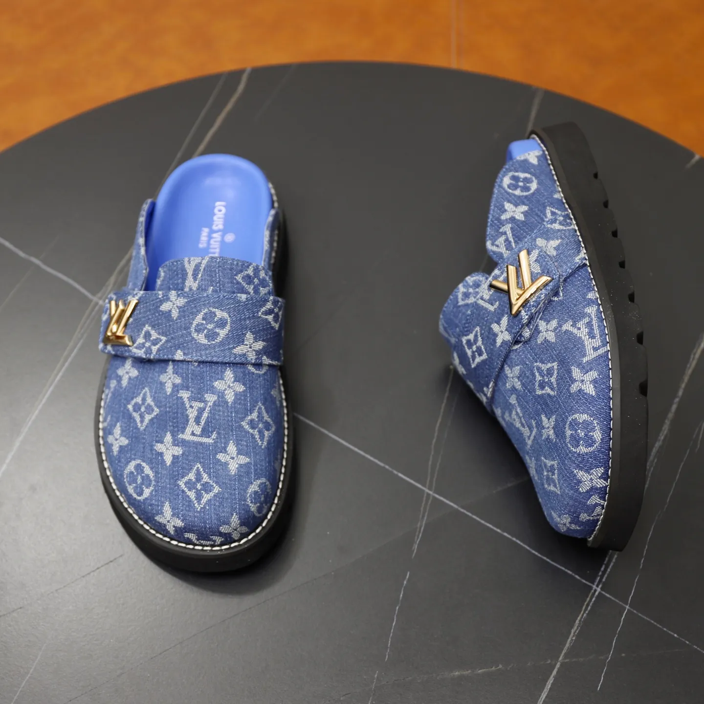 Ex-factory price 420💰 Lv. Popular men's slippers hot sale 🔥 🩴Official website one to one production 38-45 sizes 45 46 🉑️Customized!